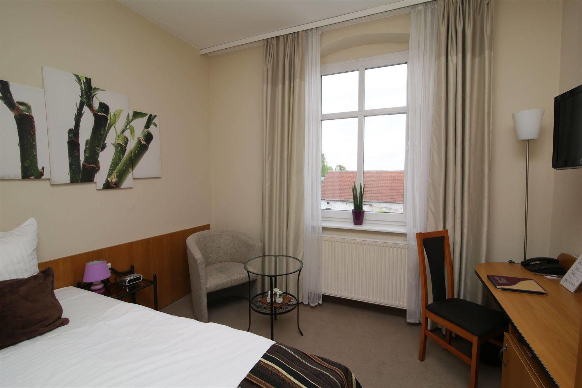 Gut Hotel Stadt Beelitz Bagian luar foto
